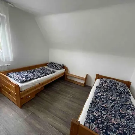 Hn-stadt Balkon Mit Gartenblick هايلبرون