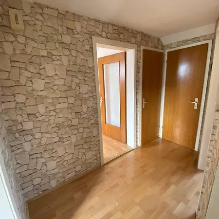 Hn-stadt Balkon Mit Gartenblick هايلبرون